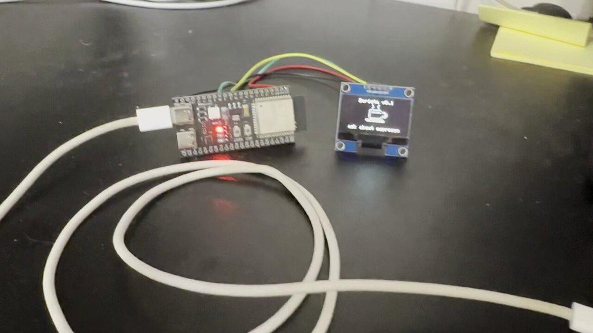 8美元ESP32跑咖啡师AI，USB输入问题OLED作答